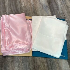 Bedsure Pink & White Satin pillowcase set open package
